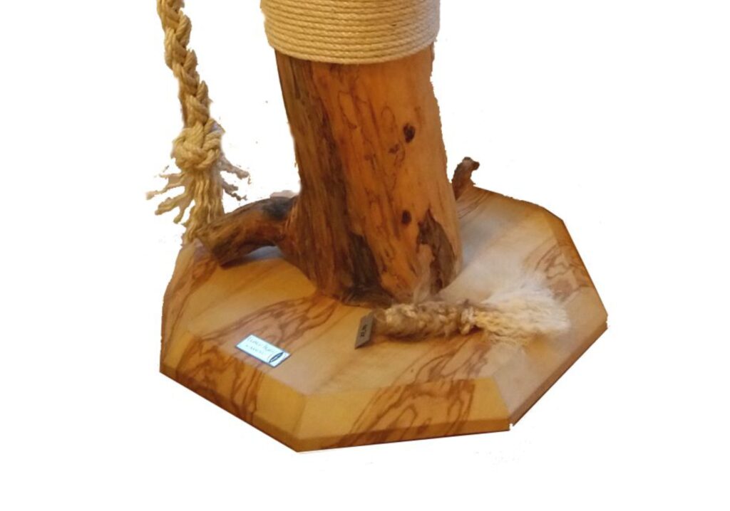 Kratzbaum Bodenplatte Echtholzfurnier Kratzbaum Bodenplatte mit Echtholzfurnier in Eiche- Stamm aus Kiefer